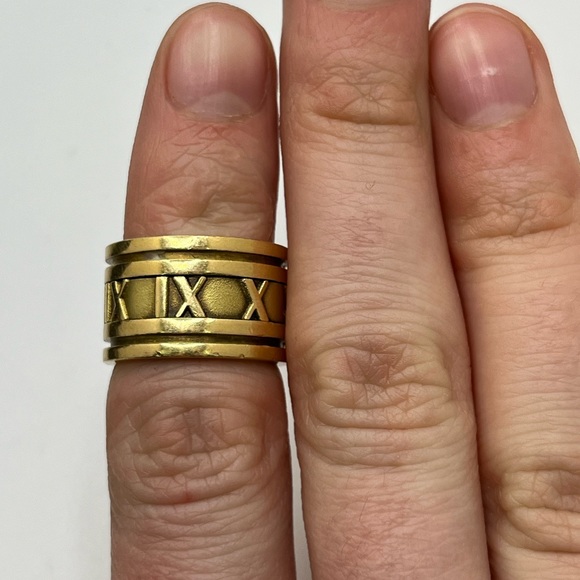 Tiffany & Co. 1995 18K Yellow Gold Atlas Unisex Ring - Picture 5 of 8